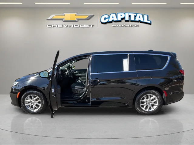 Used 2025 Black Chrysler Select image 9