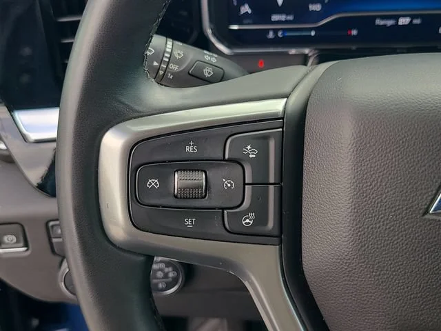 Used 2025 Lakeshore Blue Metallic Chevrolet LT image 24