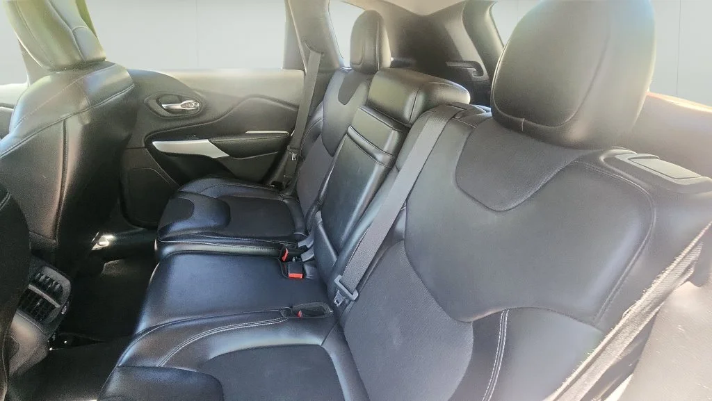 Used 2018 Blue Jeep Latitude Plus image 13