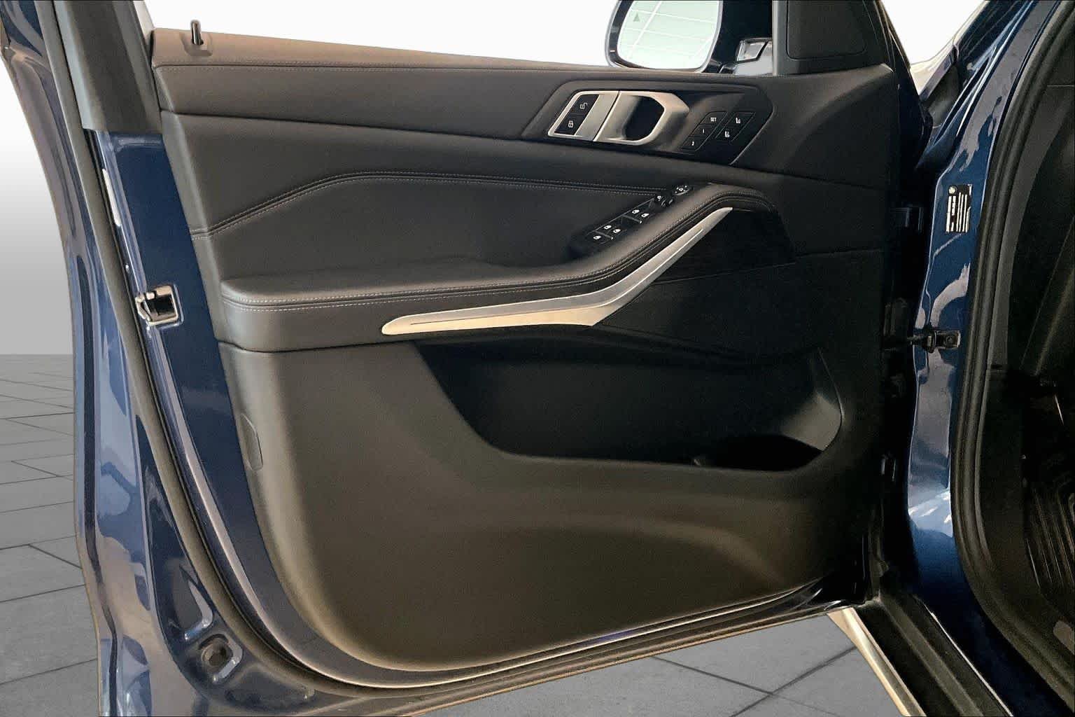 Used 2019 Phytonic Blue Metallic BMW xDrive40i image 21