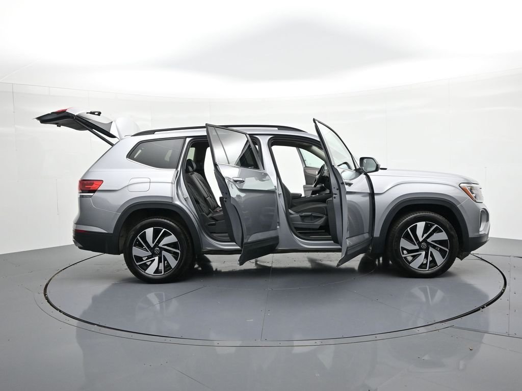 Used 2026  Volkswagen SE w/Technology image 24