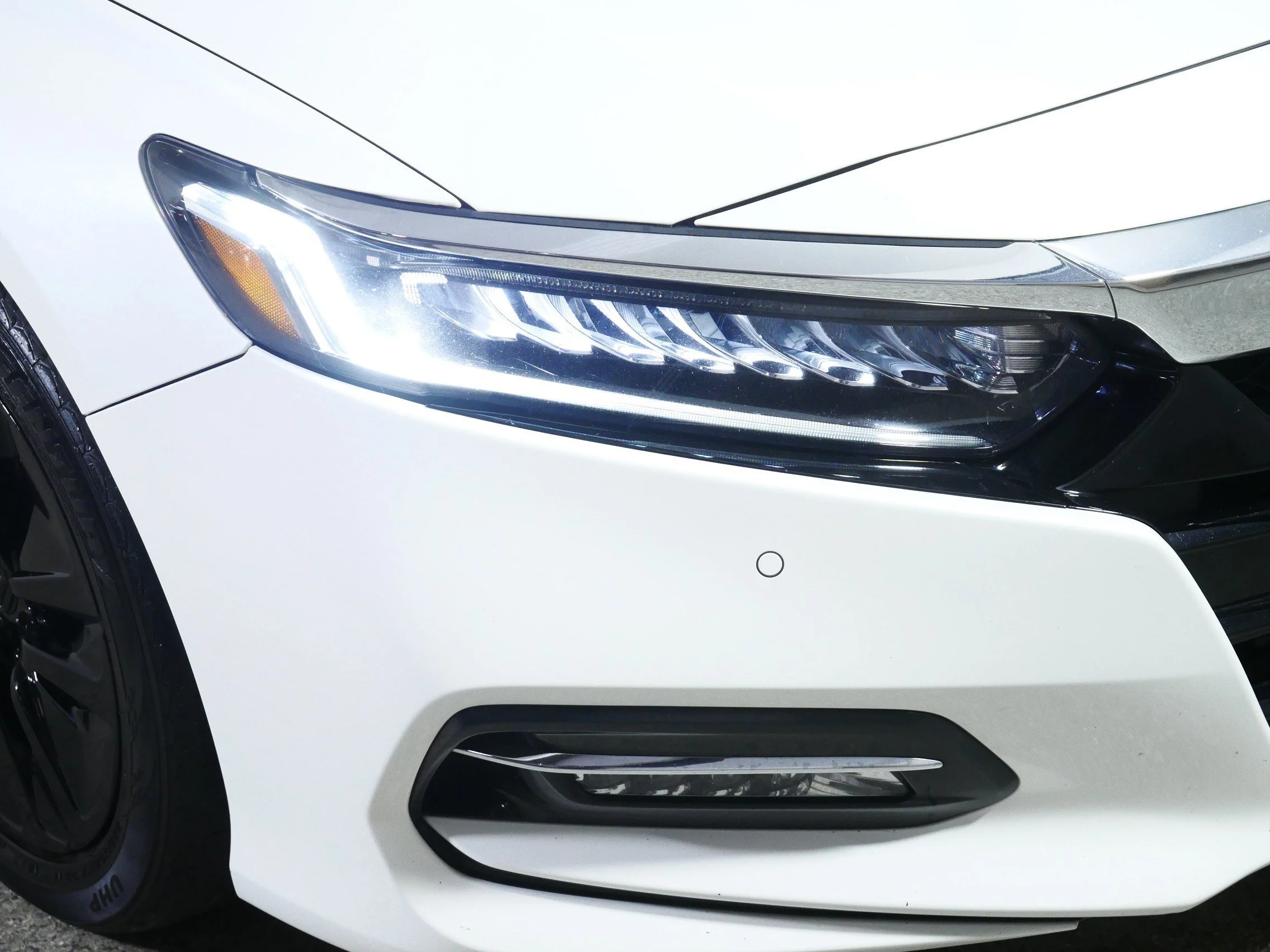 Used 2018 White Orchid Pearl Honda Touring image 16