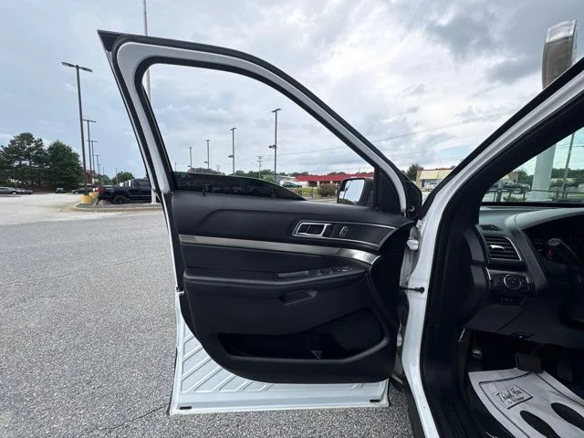 Used 2018 White Ford XLT image 10