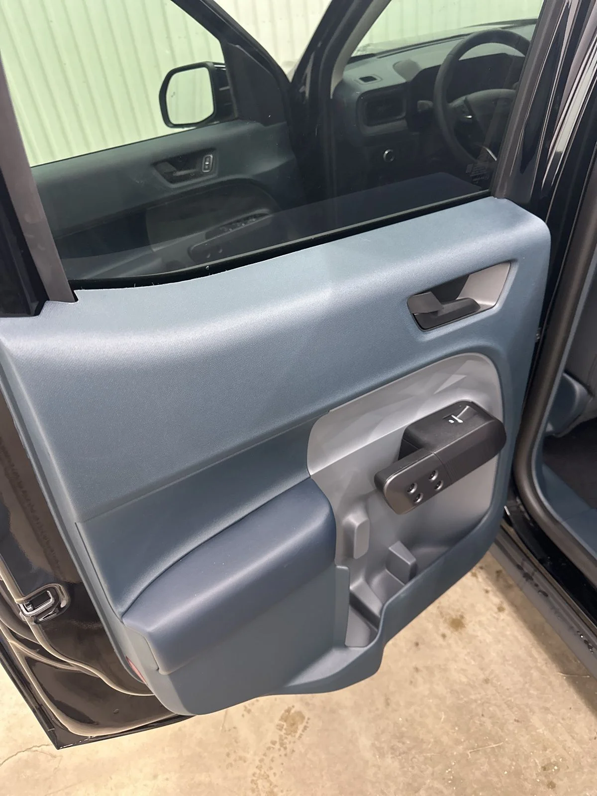 New 2025 Shadow Black Ford XLT image 22
