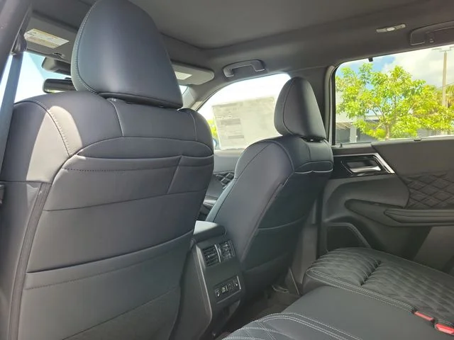 New 2026 White Nissan Platinum image 15
