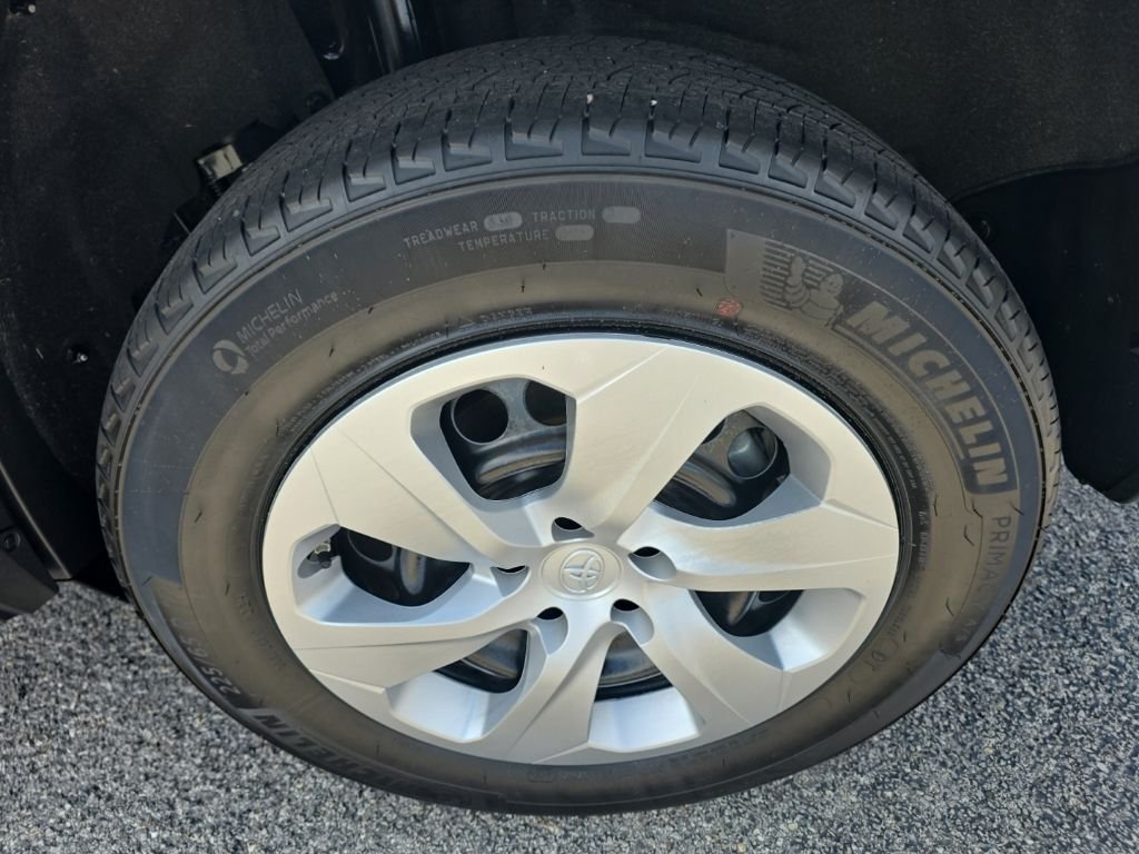 Used 2025 White Toyota LE image 7
