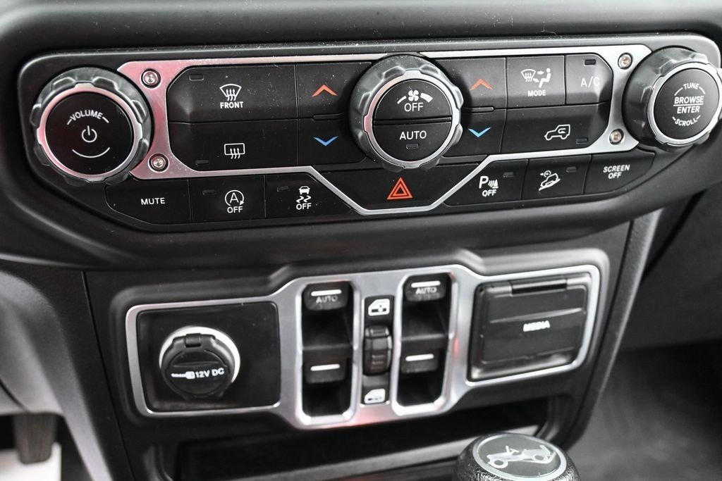 Used 2018 Crystal Metallic Jeep Unlimited Sport S image 11