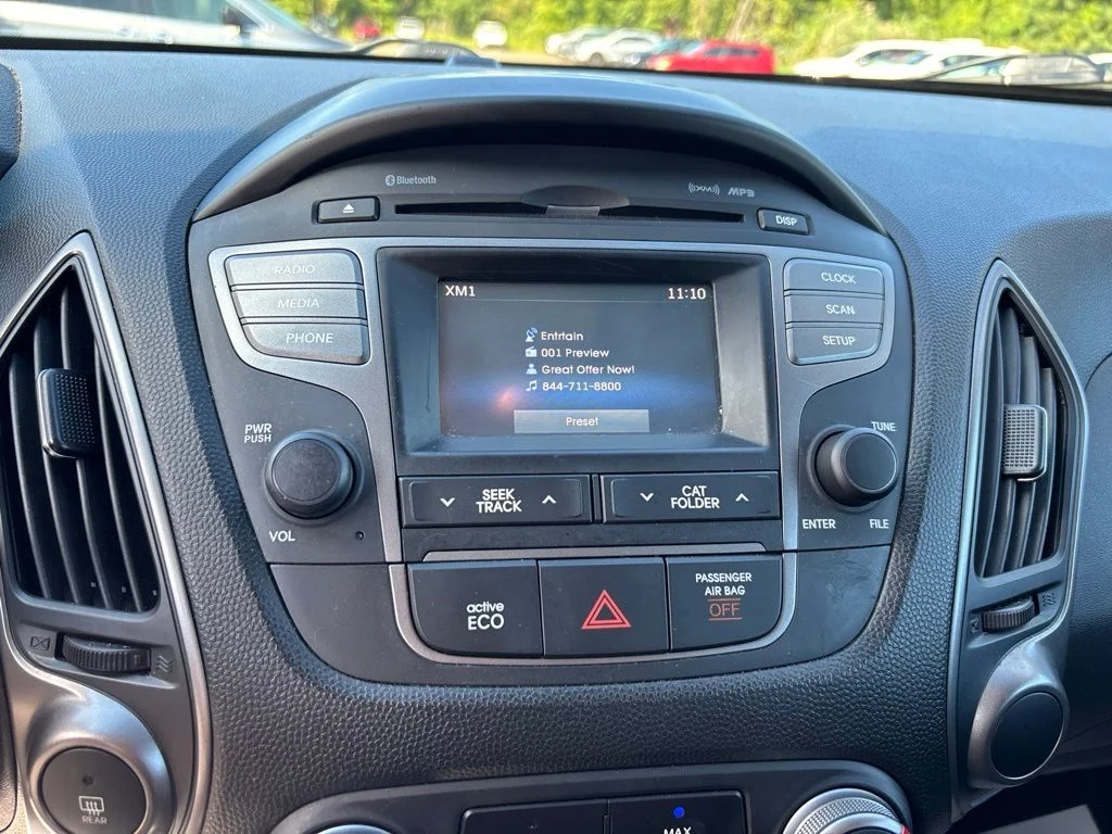 Used 2015 Gray Hyundai SE image 18