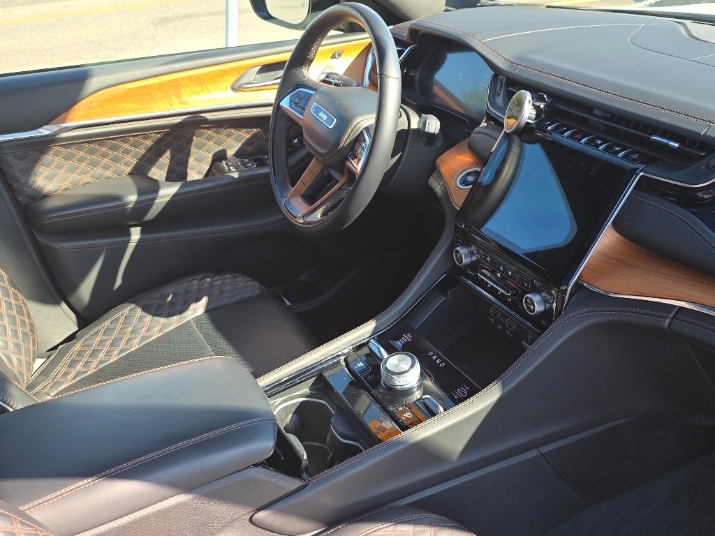 Used 2023 White/off-white Jeep Summit image 3