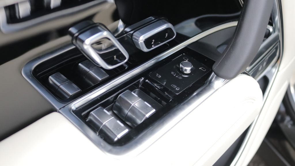Certified Used 2026 Black Land Rover SE image 28