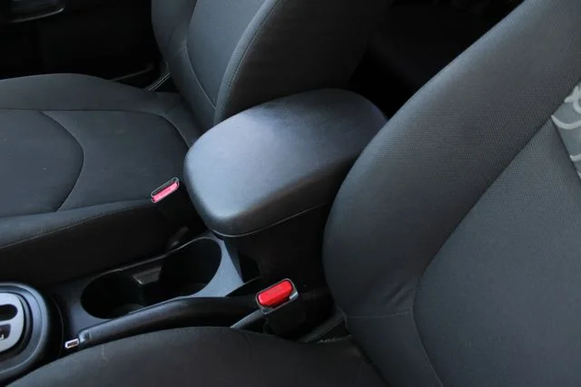 Used 2010 Red Kia Plus image 20