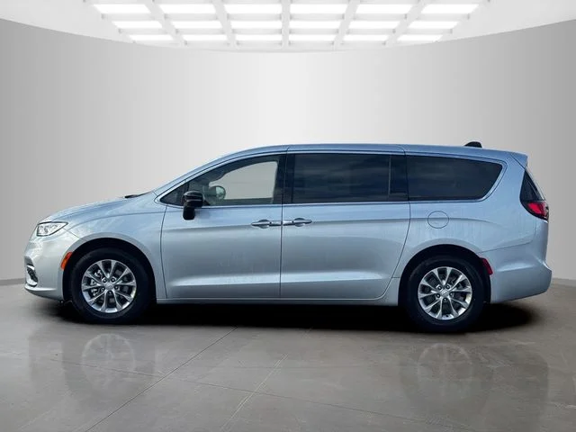 New 2026 Silver Mist Clear-Coat Exterior Paint Chrysler Limited image 4