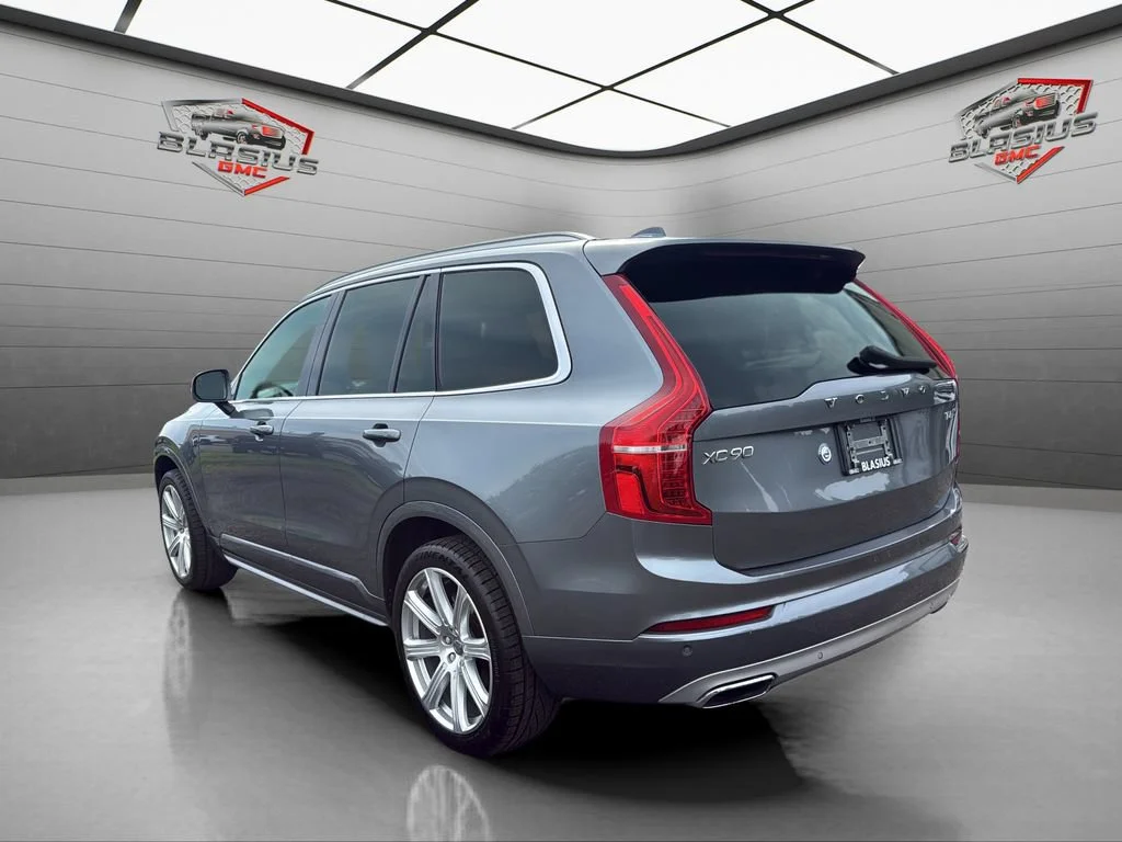 Used 2020 Gray Volvo T6 Momentum 7 Passenger image 3