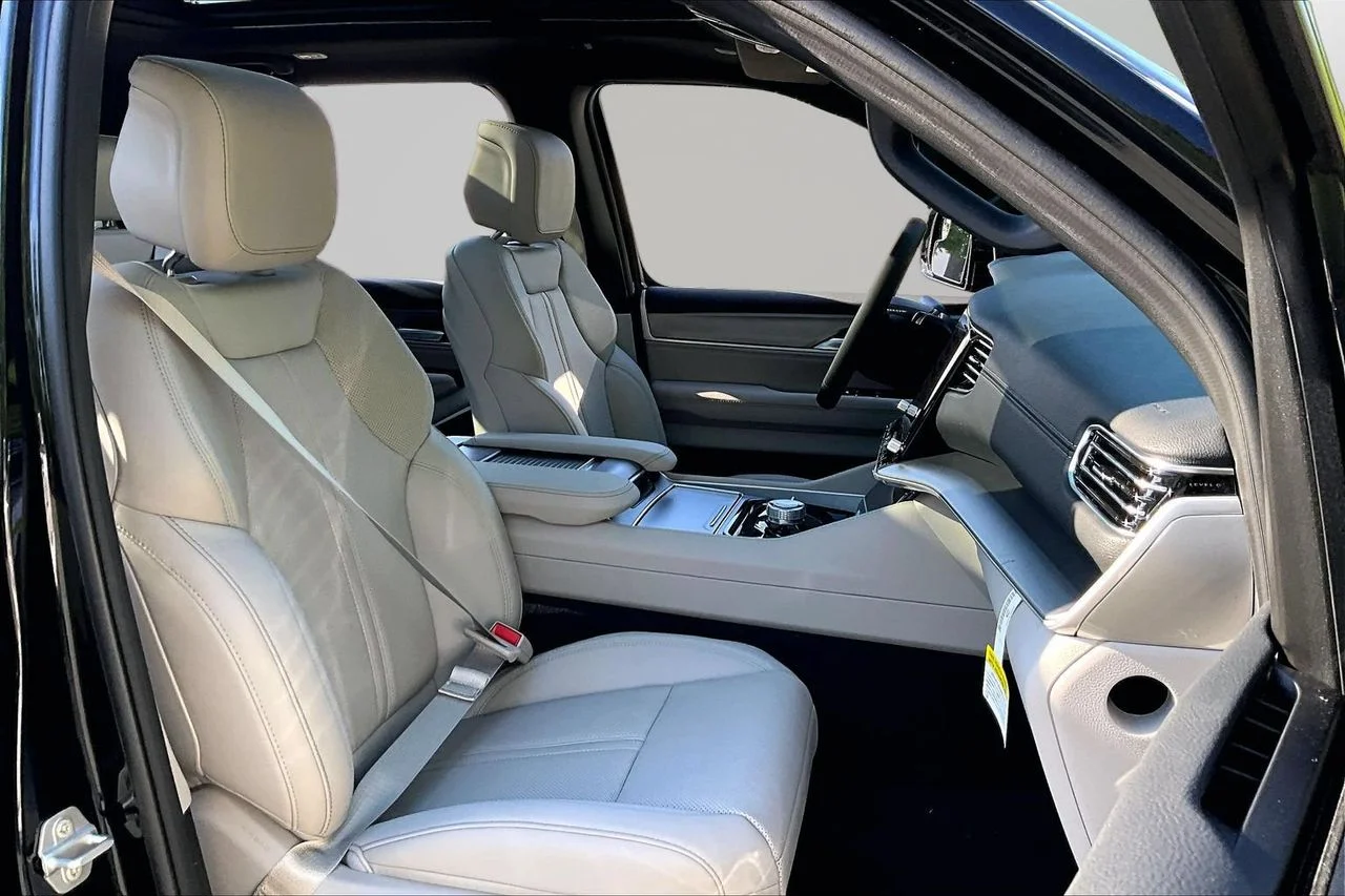 New 2026 High Gloss Black Jeep Limited Altitude image 23