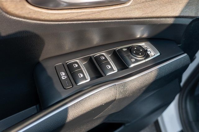 Used 2023 White Kia X-Line S image 18