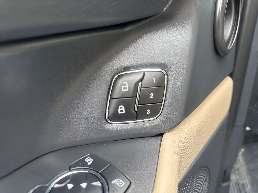 Used 2024 White Ford XLT image 11