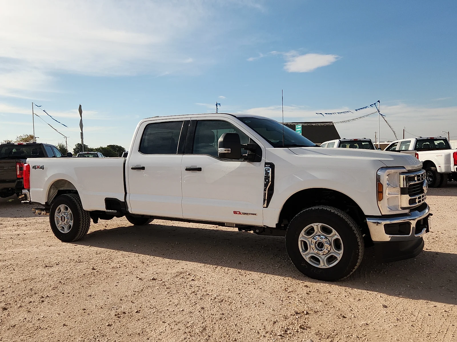 New 2027 Oxford White Ford XLT image 8