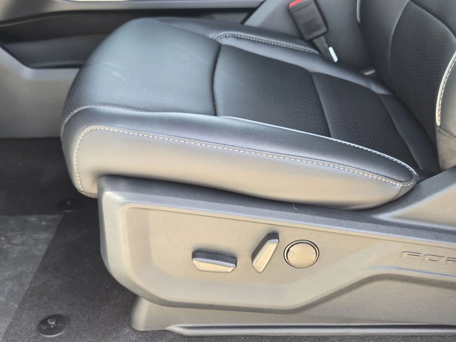 New 2026 Star White Metallic Tri-Coat Ford Lariat® image 16