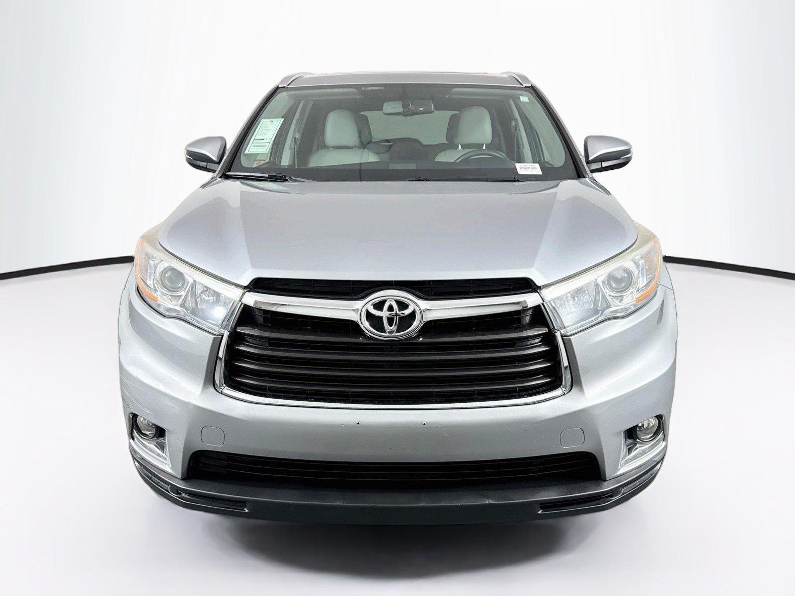 Used 2015 Silver Sky Metallic Toyota Limited image 8