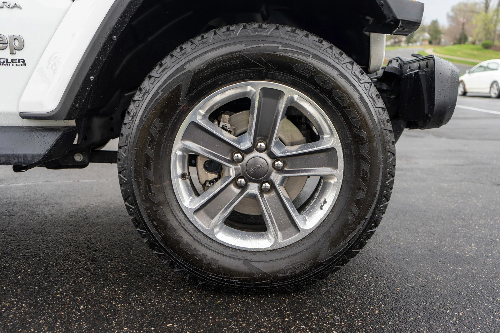 Used 2022 Bright White Clearcoat Jeep Unlimited Sahara image 11