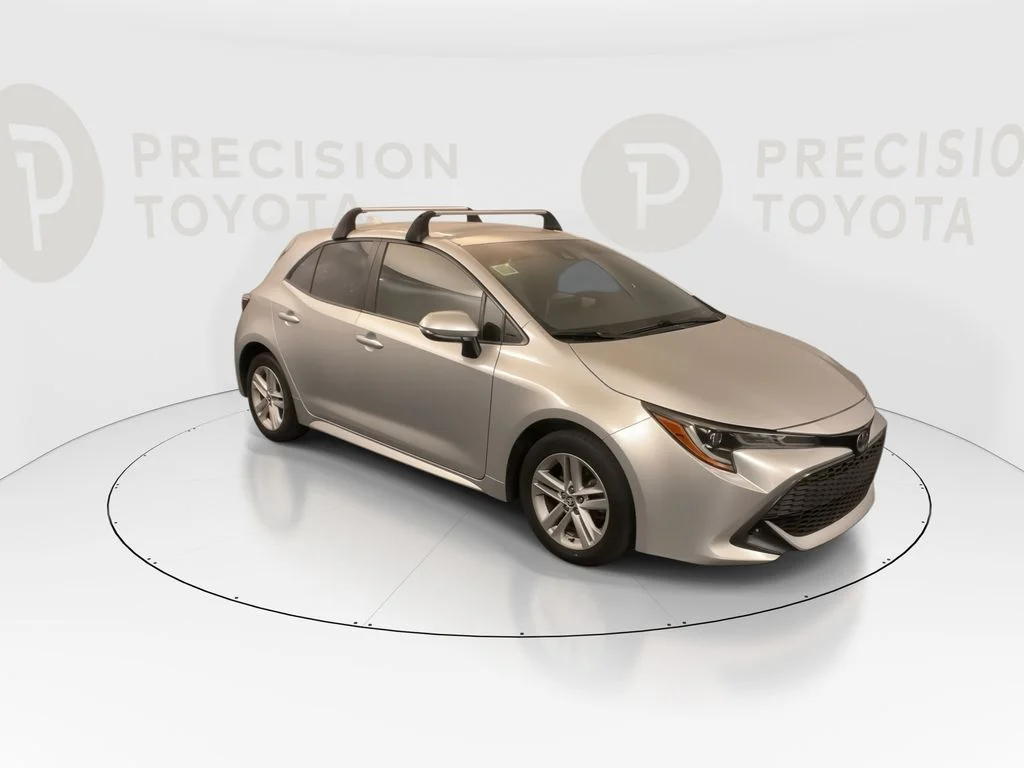 Used 2019 Classic Silver Metallic Toyota SE image 3