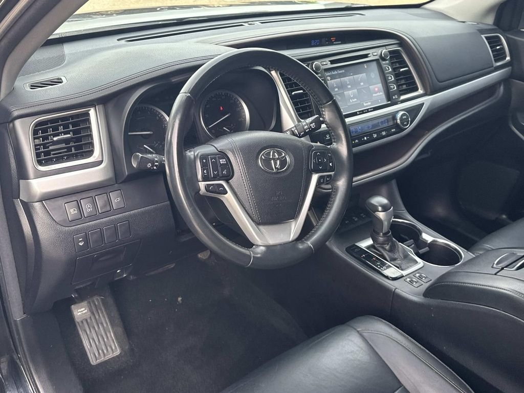 Used 2018 Black Toyota XLE image 2
