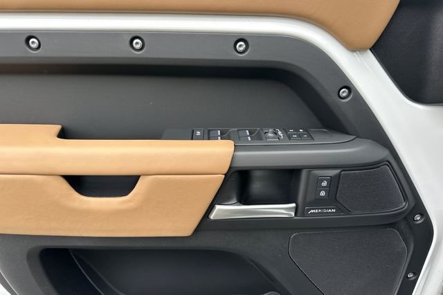 New 2026 Fuji White Land Rover S image 10