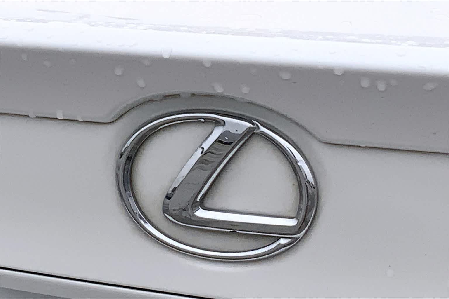 Used 2015 Starfire Pearl Lexus  image 28