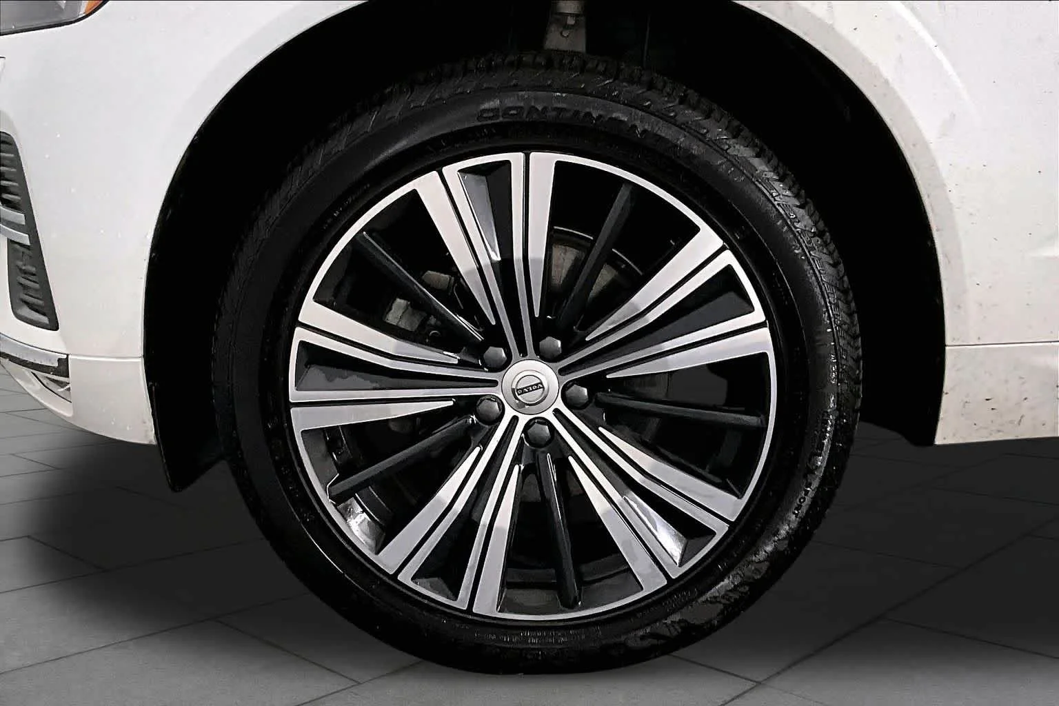 Used 2022 Crystal White Metallic Volvo Inscription image 11