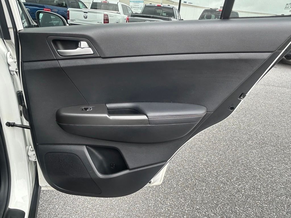 Used 2018 White Kia LX image 29