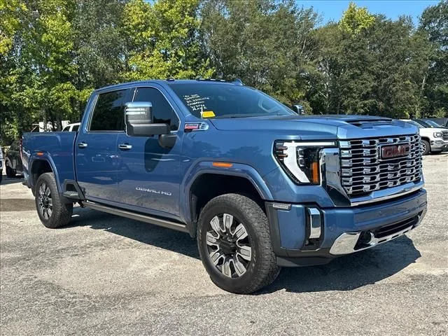 Used 2024  GMC Denali image 2