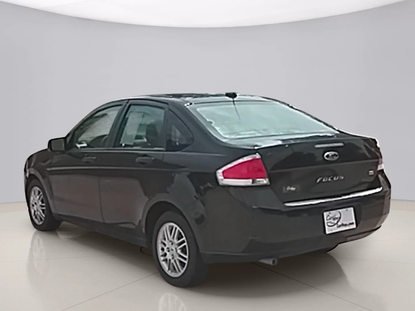 Used 2010 Black Ford SE image 4