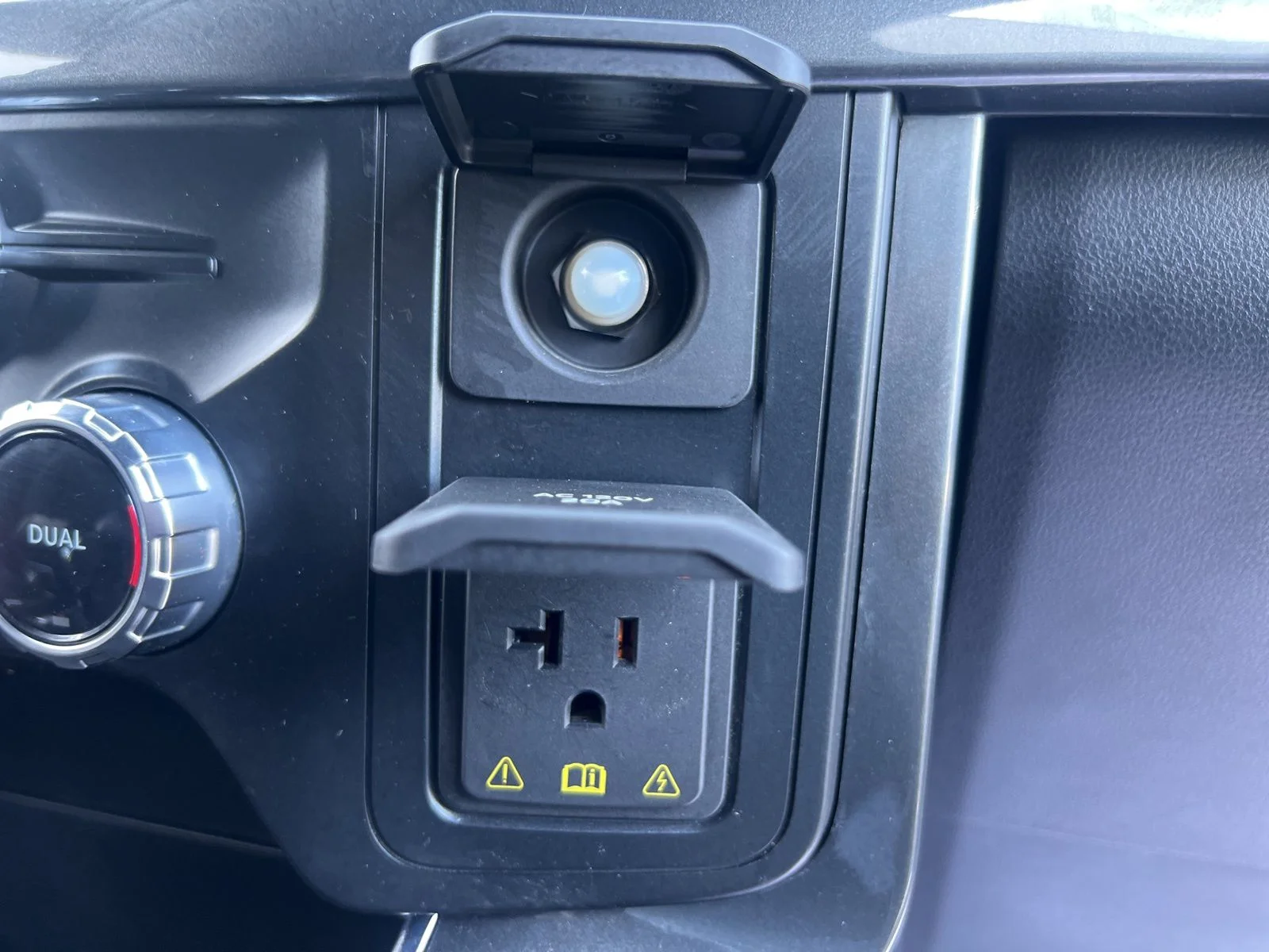 Used 2022 Black Metallic Ford XLT image 35