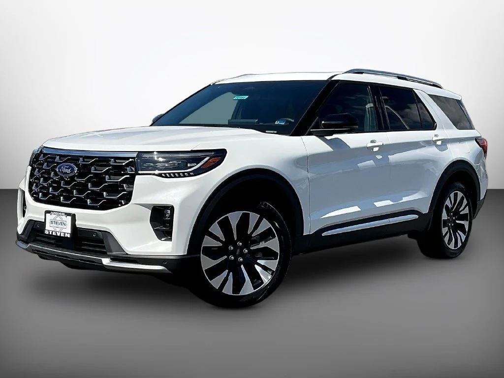New 2026 Star White Metallic Tri-Coat Ford Platinum™ image 2