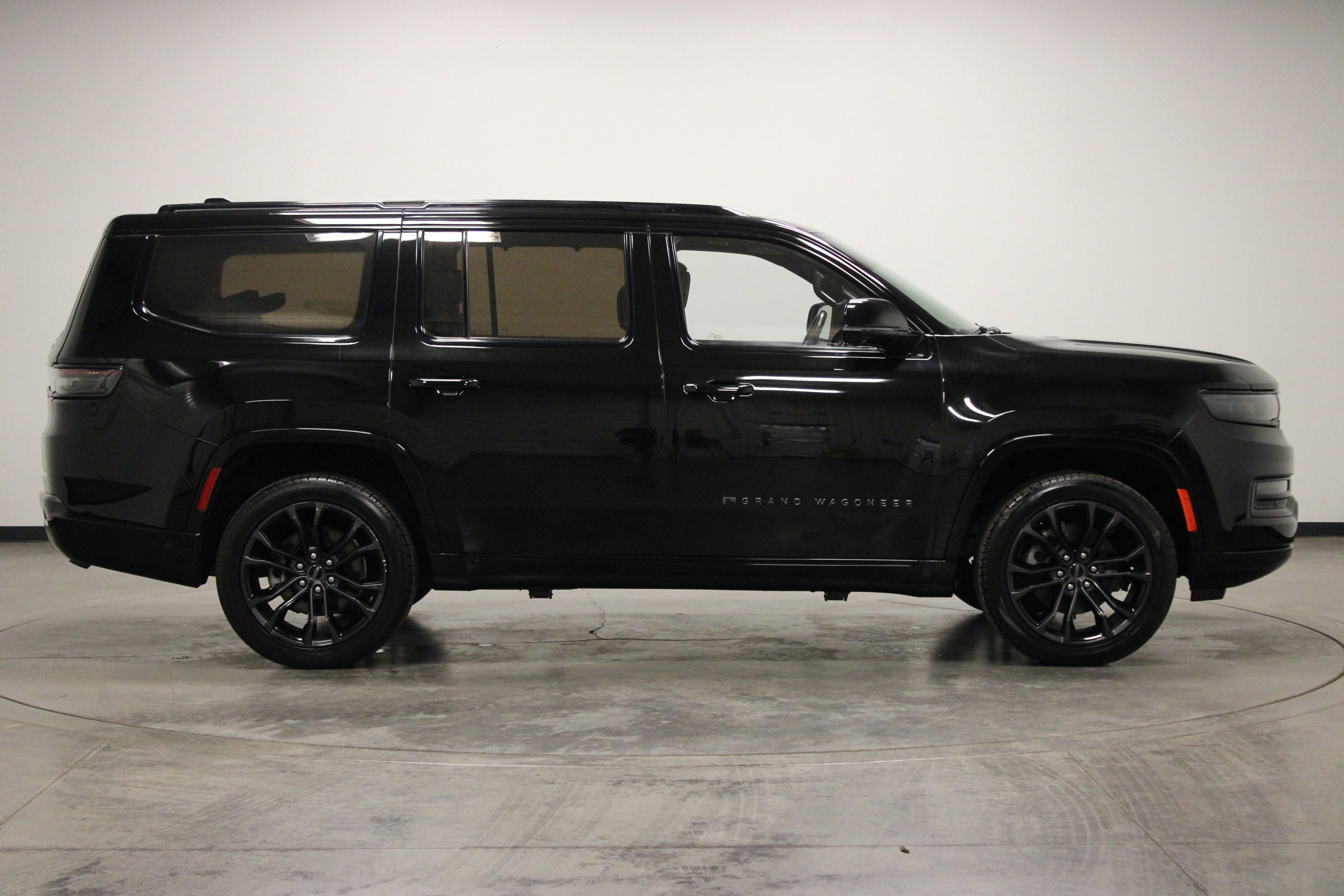 Used 2023 Diamond Black Crystal Pearlcoat Jeep Series II image 9