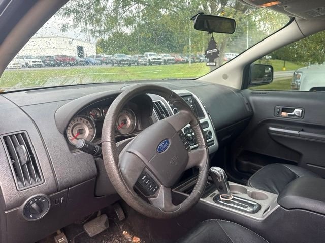 Used 2010  Ford Limited image 6