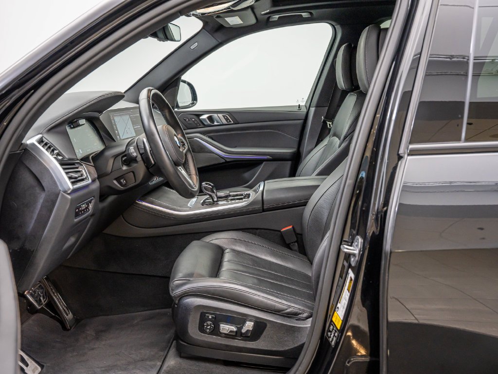 Used 2020 Black Sapphire Metallic BMW M50i image 24
