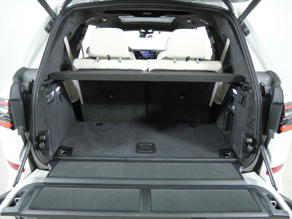 Used 2027 White BMW xDrive40i image 31