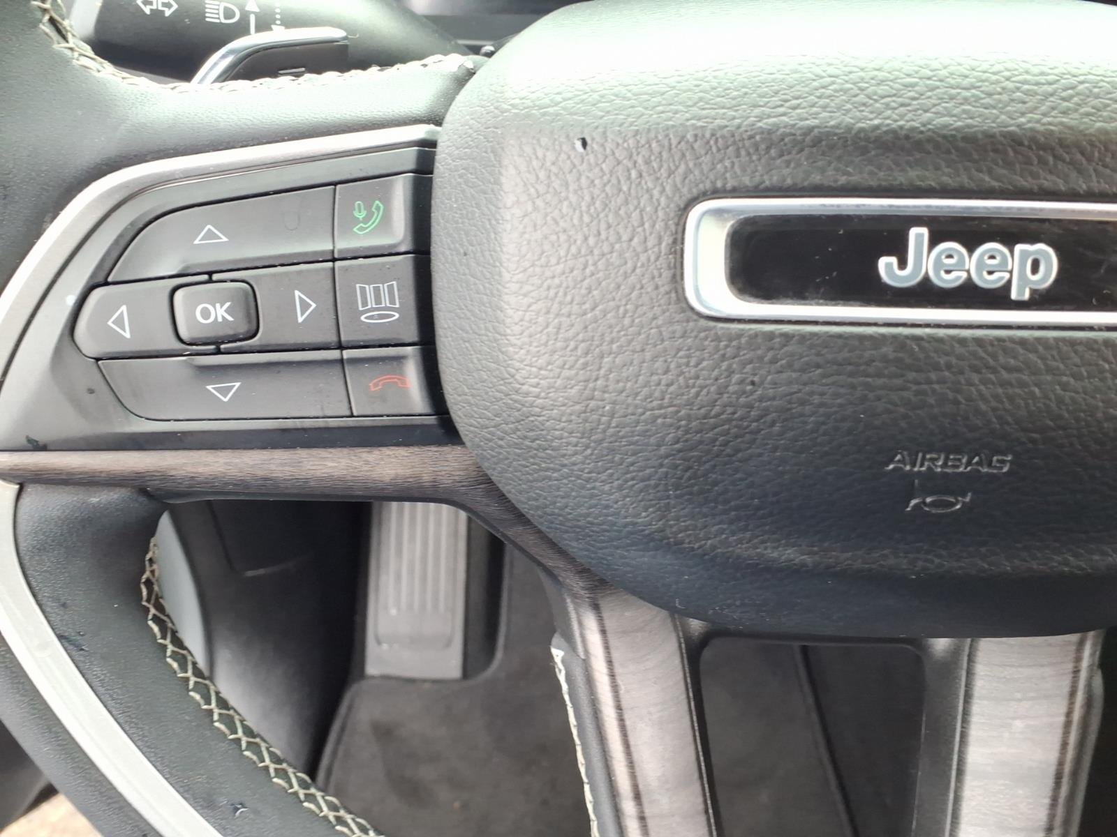 Used 2023 Silver Jeep Limited image 28