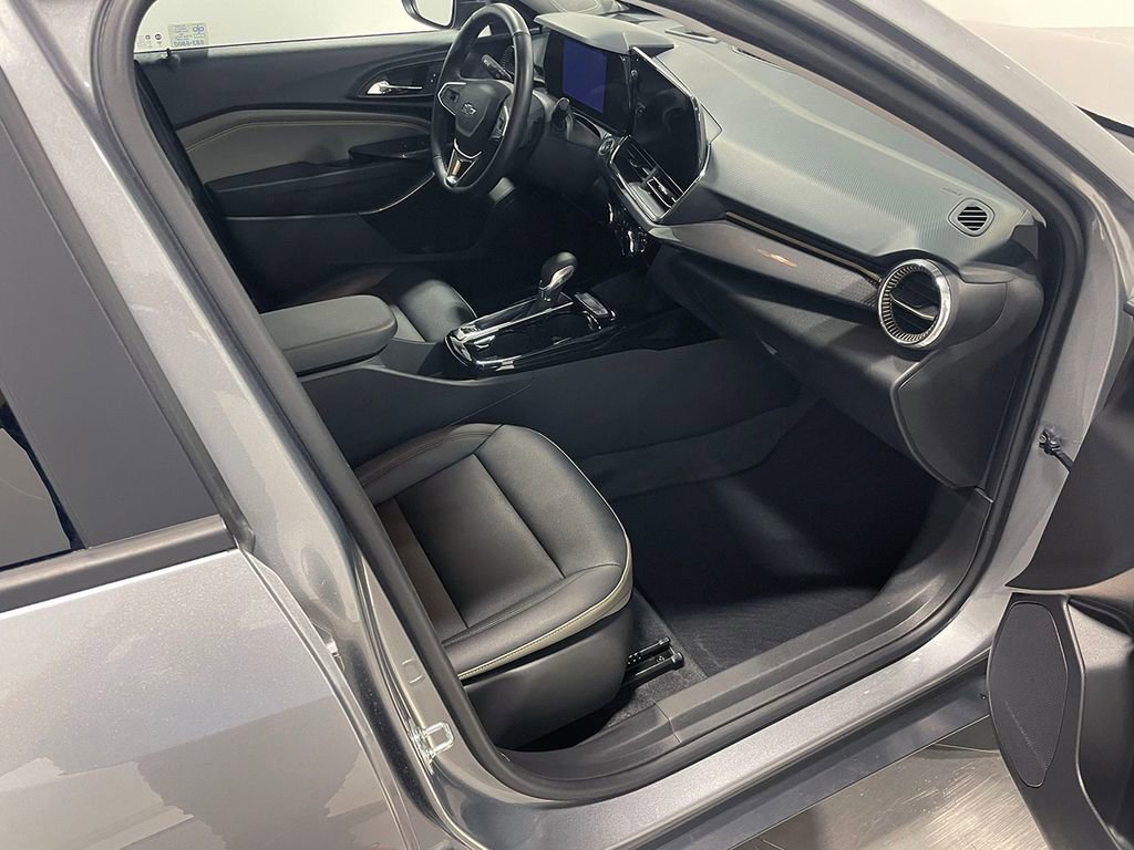 Used 2025 Sterling Gray Metallic Chevrolet ACTIV image 22