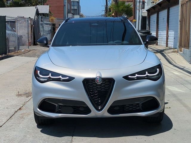 New 2026 Moonlight Gray Metallic Exterior Paint Alfa Romeo Veloce image 2