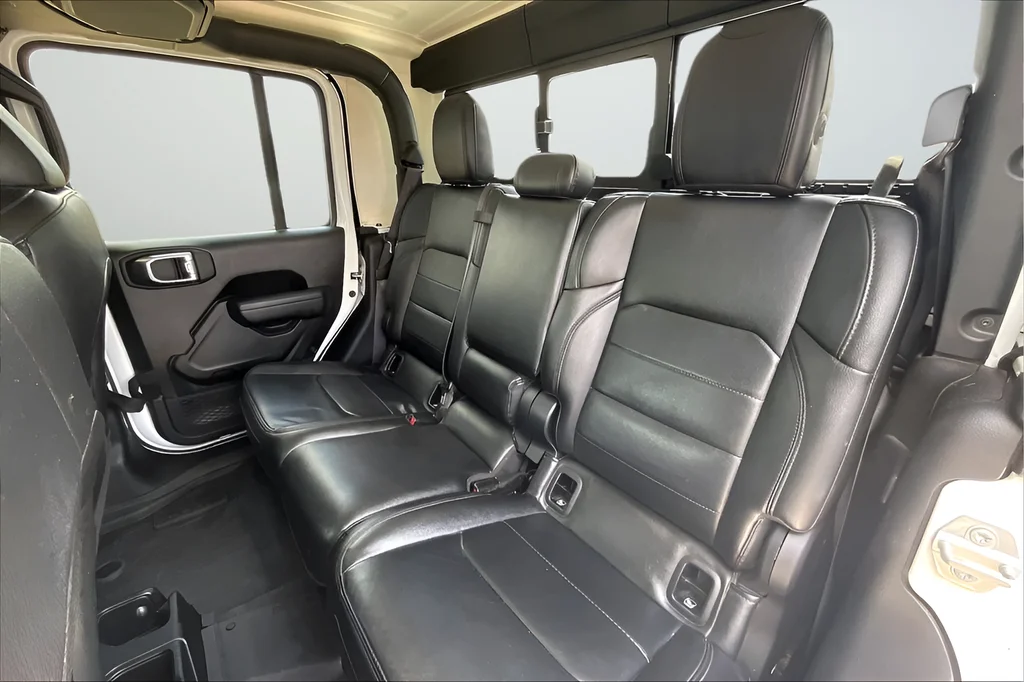 Used 2023 White Jeep Texas Trail image 19