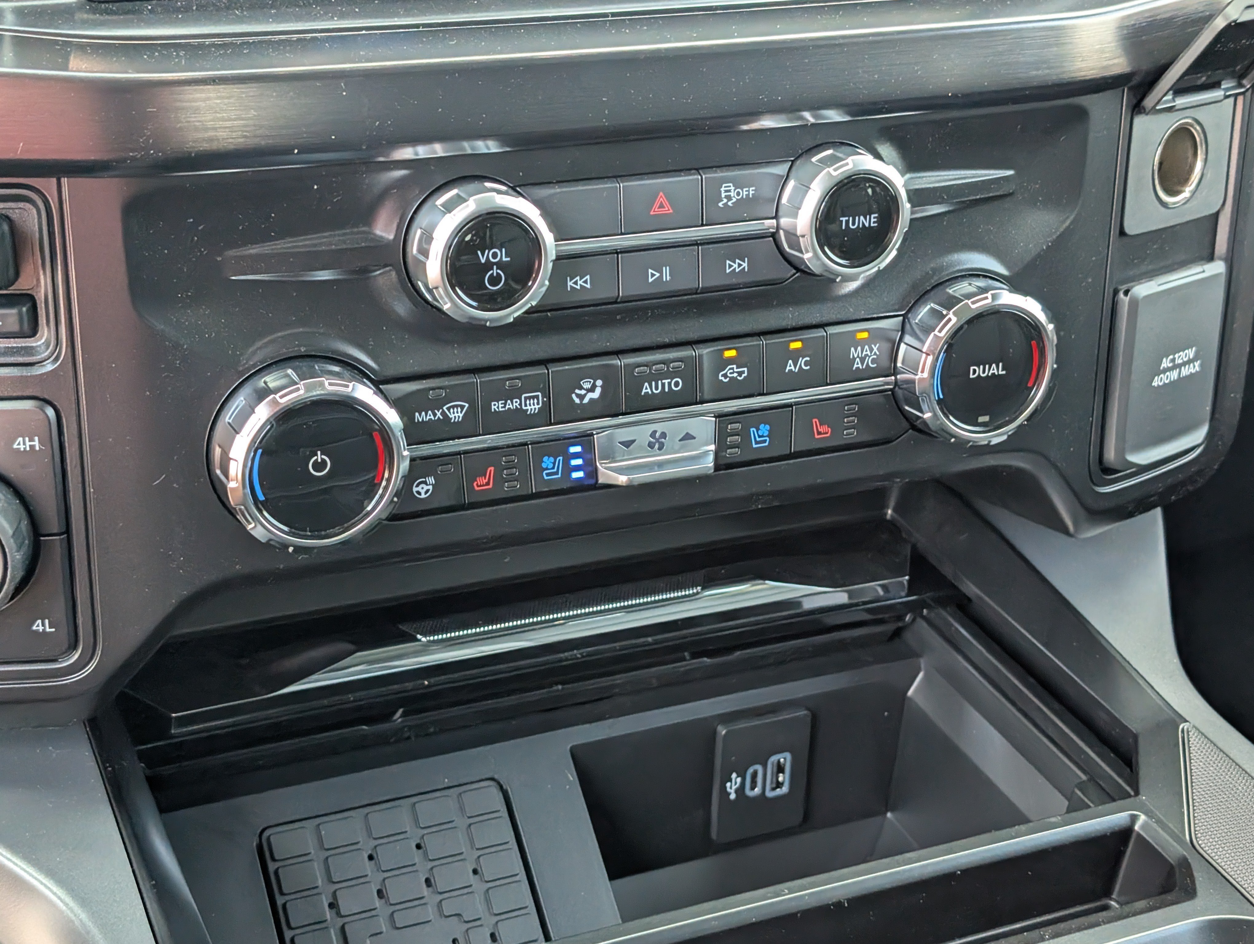 New 2026 Star White Metallic Tri-Coat FORD F-450® LARIAT® image 30