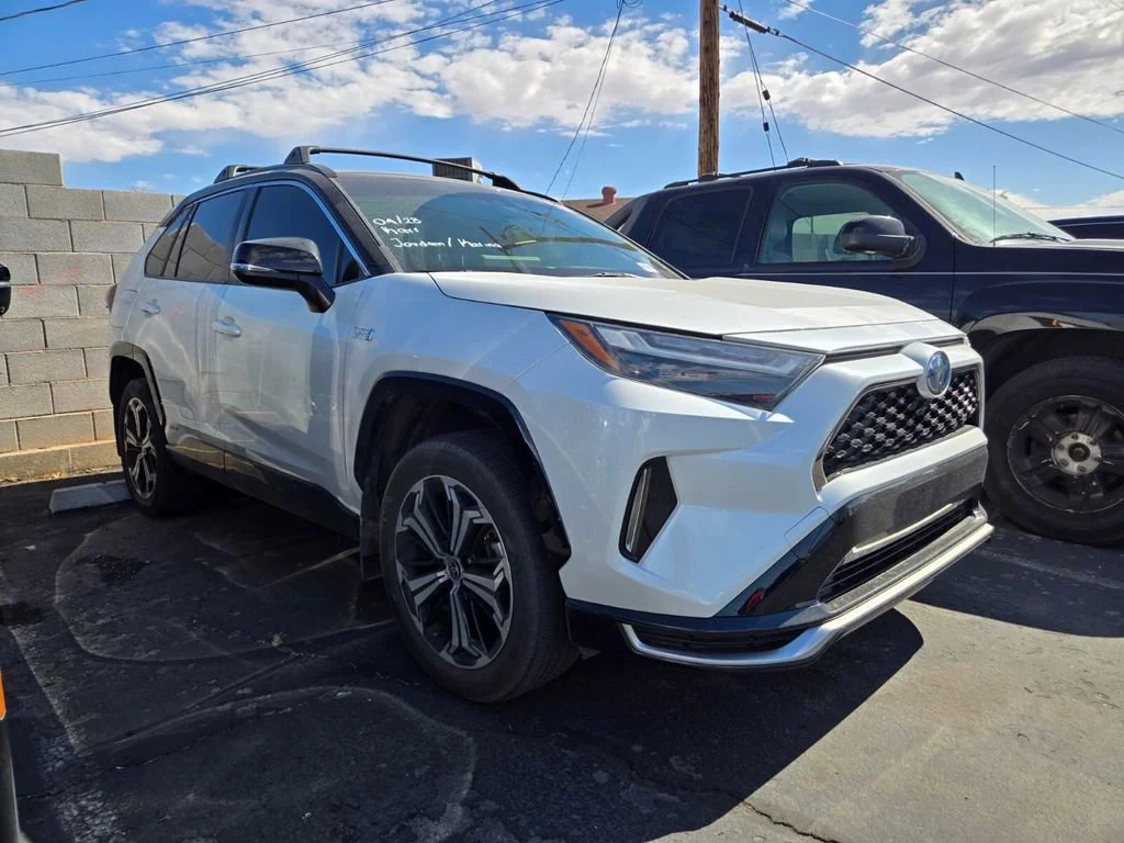Used 2023 Wind Chill Pearl/ Toyota XSE image 1