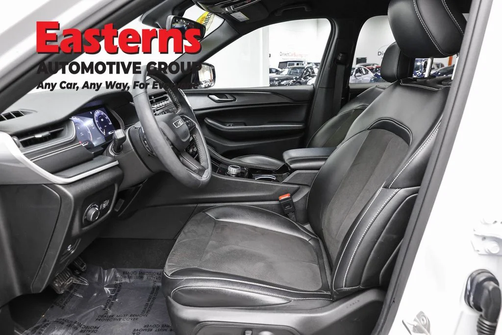 Used 2023 White Jeep Altitude image 14