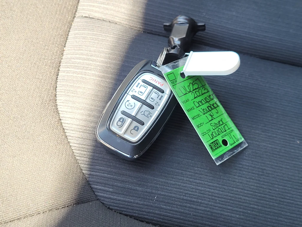 Used 2023 Silver Mist Clearcoat Chrysler LX image 28