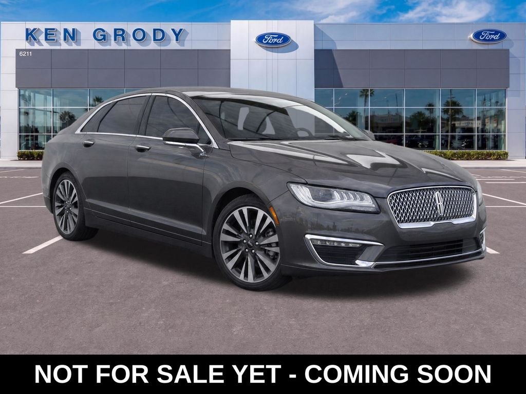Used 2017 Gray Lincoln Reserve image 1