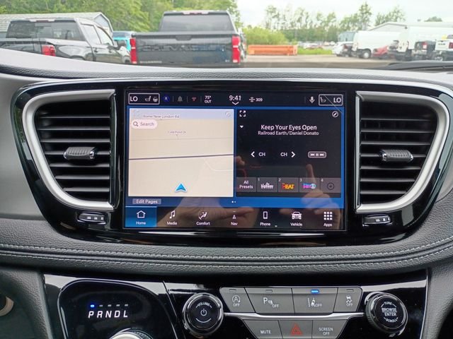 New 2027 Hydro Blue Pearl-Coat Exterior Paint Chrysler Select image 15