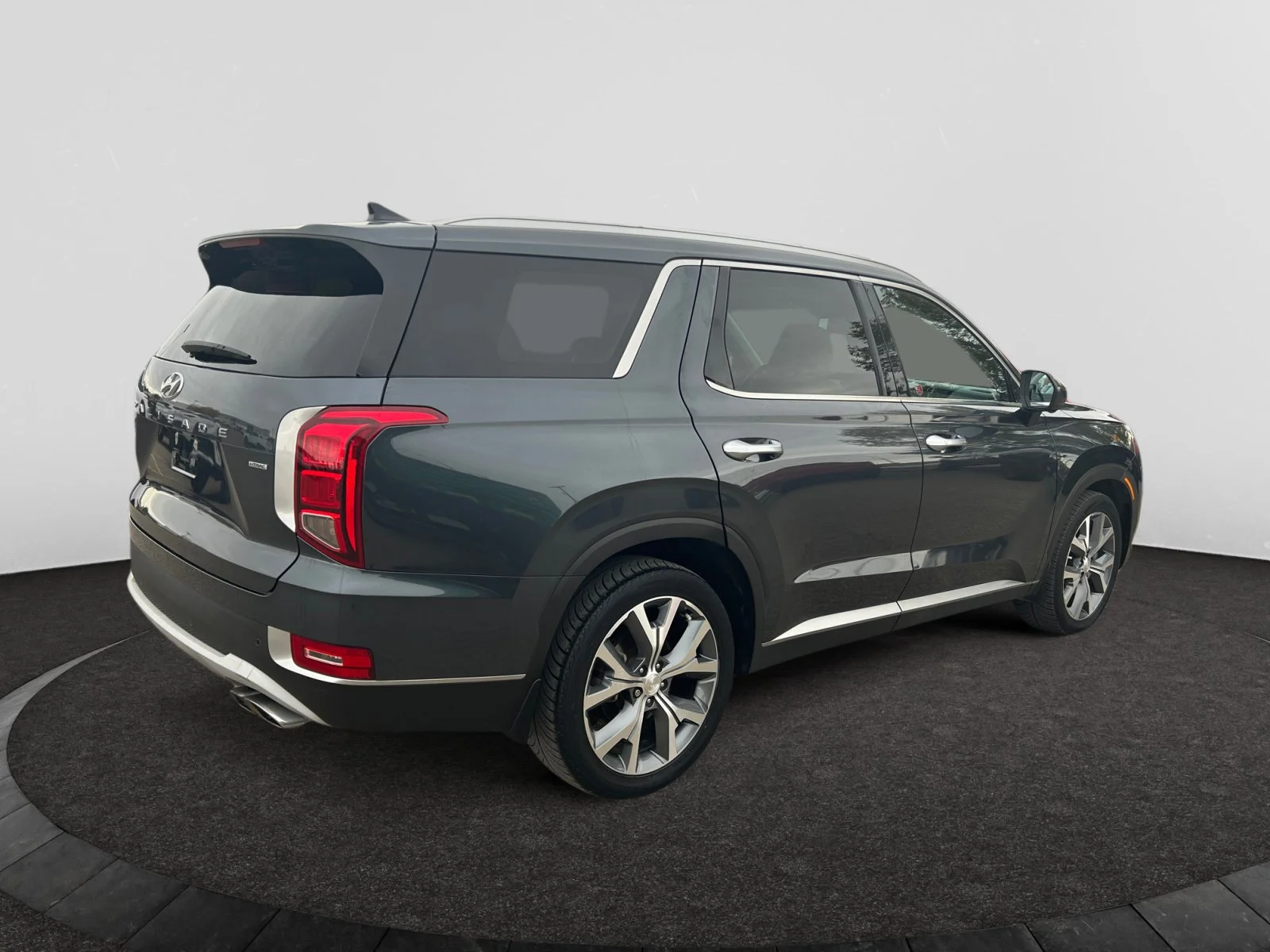 Used 2020 Gray Hyundai Luxury AWD image 5