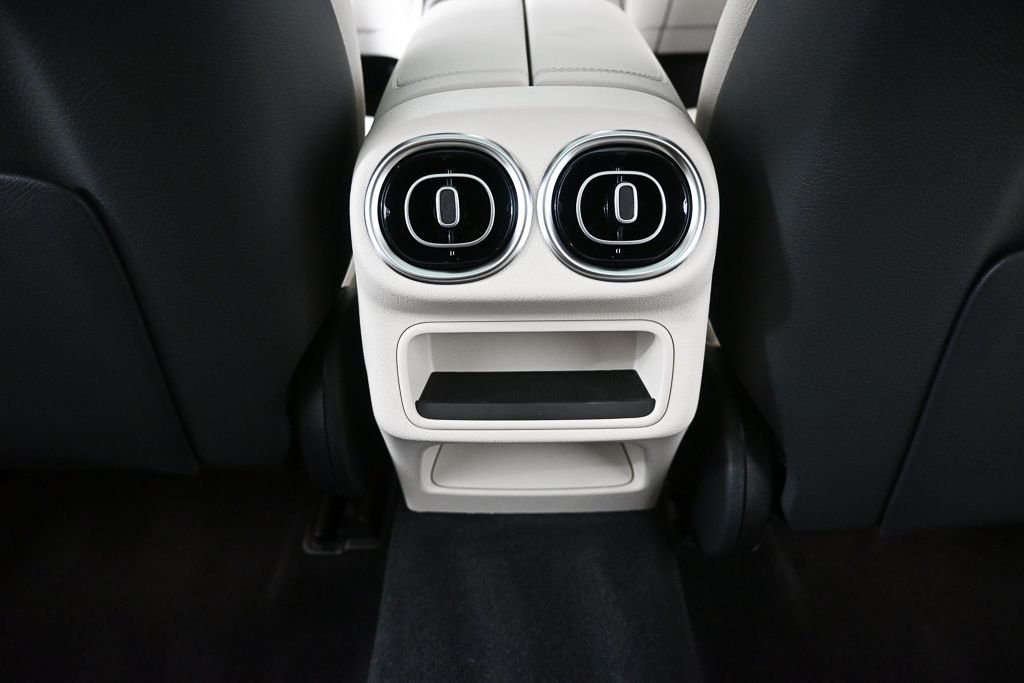New 2026 Polar White Mercedes-Benz GLC 300 image 17